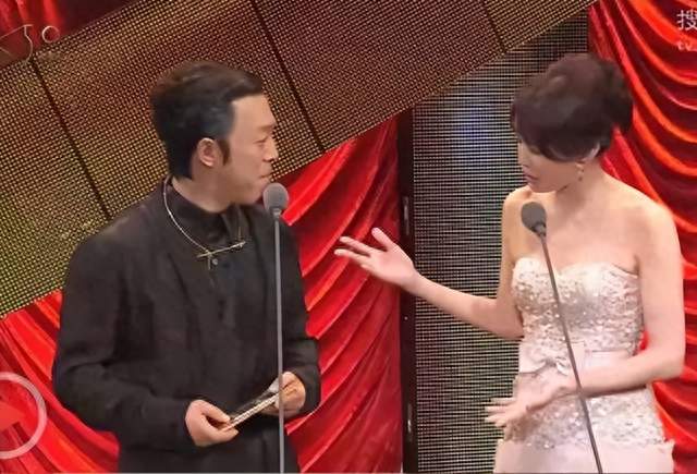黄渤怼蔡康永"马骑人"那句话，都在夸他嘴快，一句话暗含三层意思