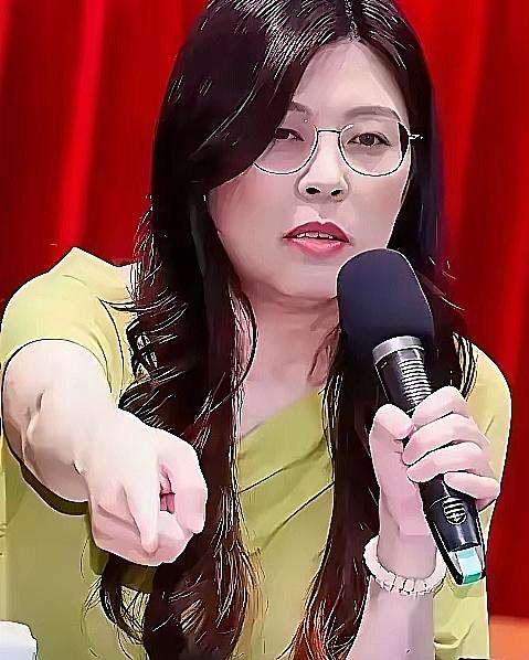 身在台北心向陆，九二共识照归途
 
身在台北，她的目光却从未离开海峡对岸，始终紧