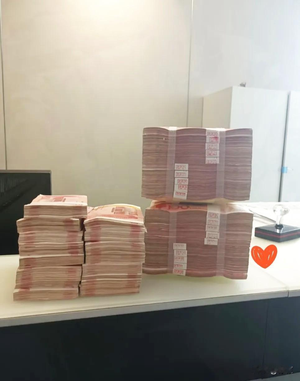 悬着的心终于放下了！
今天我把存在银行的40万全部取了出来，
不是因为家里急着用
