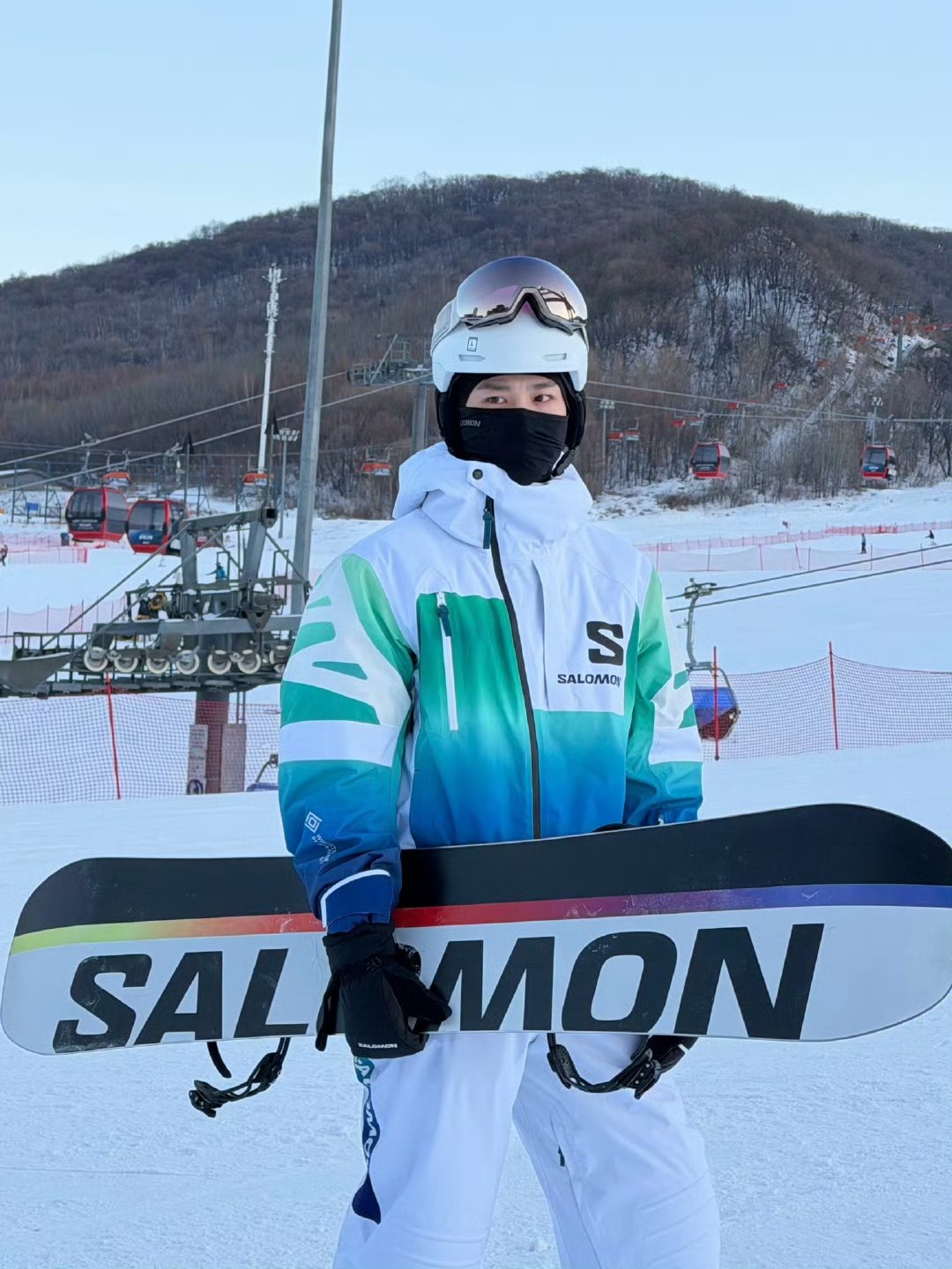 白敬亭腊八营业白敬亭滑雪花絮小白滑雪花絮 