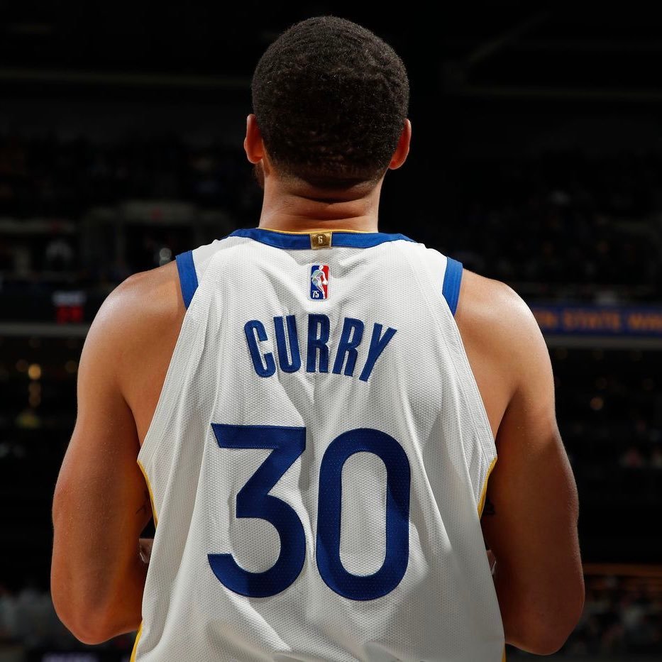 在一项针对 20 名教练、球探和高管的调查中，库里被评为 NBA 最佳美国球员库
