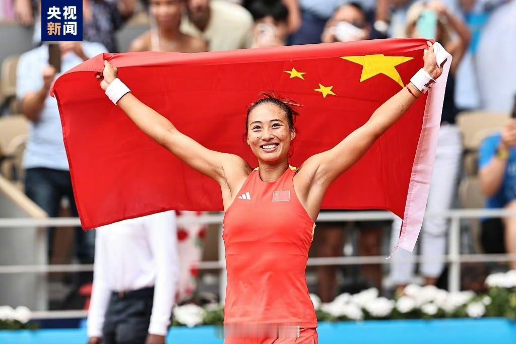 #中国体育代表团总结大会举行# 郑钦文的采访：“我觉得年轻一代平视世界，就同时代