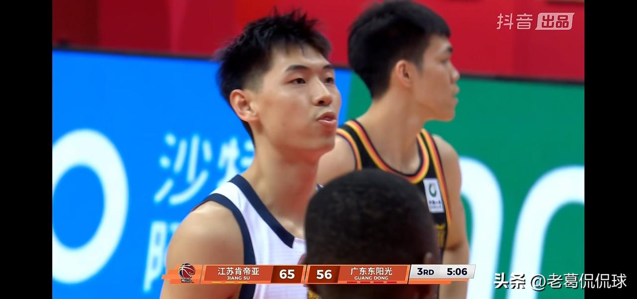 广东东阳光球星崔永熙真是指望不上了！在今天广东东阳光客场以92：93不敌江苏肯帝