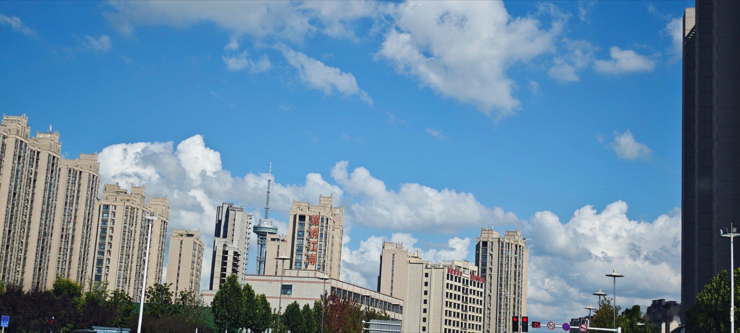 立秋时节，凉爽与快乐共舞秋天的第一份礼物立秋，是夏末秋初的转折点，它带来了秋天的