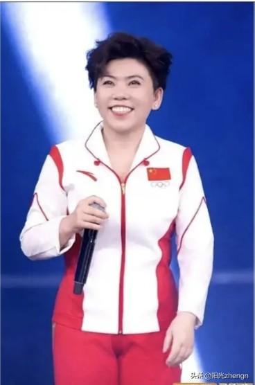 邓亚萍孙颖莎太相像，球打得好说话也大方得体。

邓亚平和孙颖莎不光打球实力顶尖，