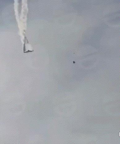 土耳其军机空中解体，拦腰断成两截，转着圈掉进山区
 
11号那天，格鲁吉亚和阿塞