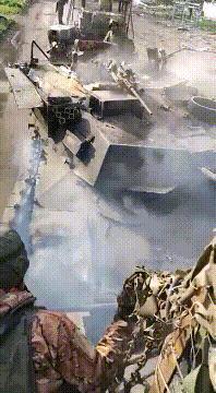 “旧坦克，破坦克换盆换菜刀换剪子喽”！俄军同时得到两种北约制式坦克：9月1日，俄