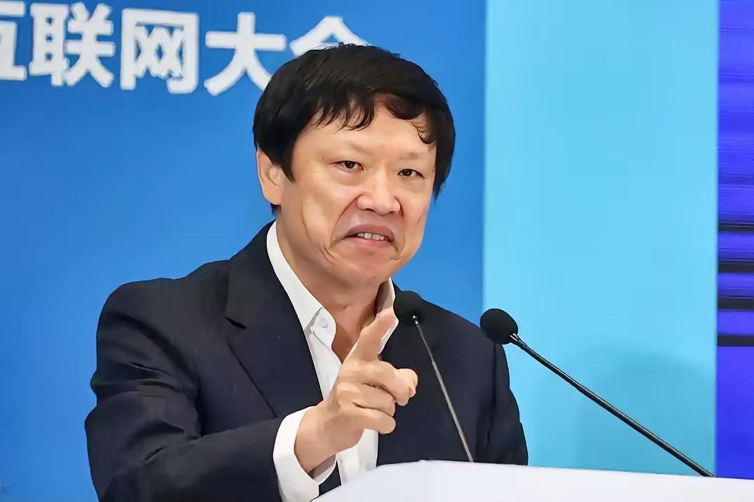 胡锡进似乎对今天自己的国庆节AI发文还很满意，有点王婆卖瓜自卖自夸的嫌疑，做一个