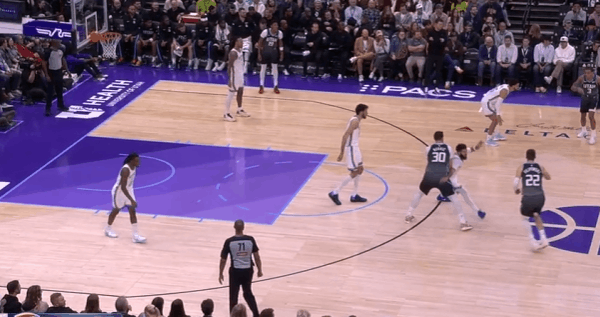 卡森-华莱士观察：场均2.3断联盟抢断王，两场战爵士合计9断图1菲利借助弩机的“