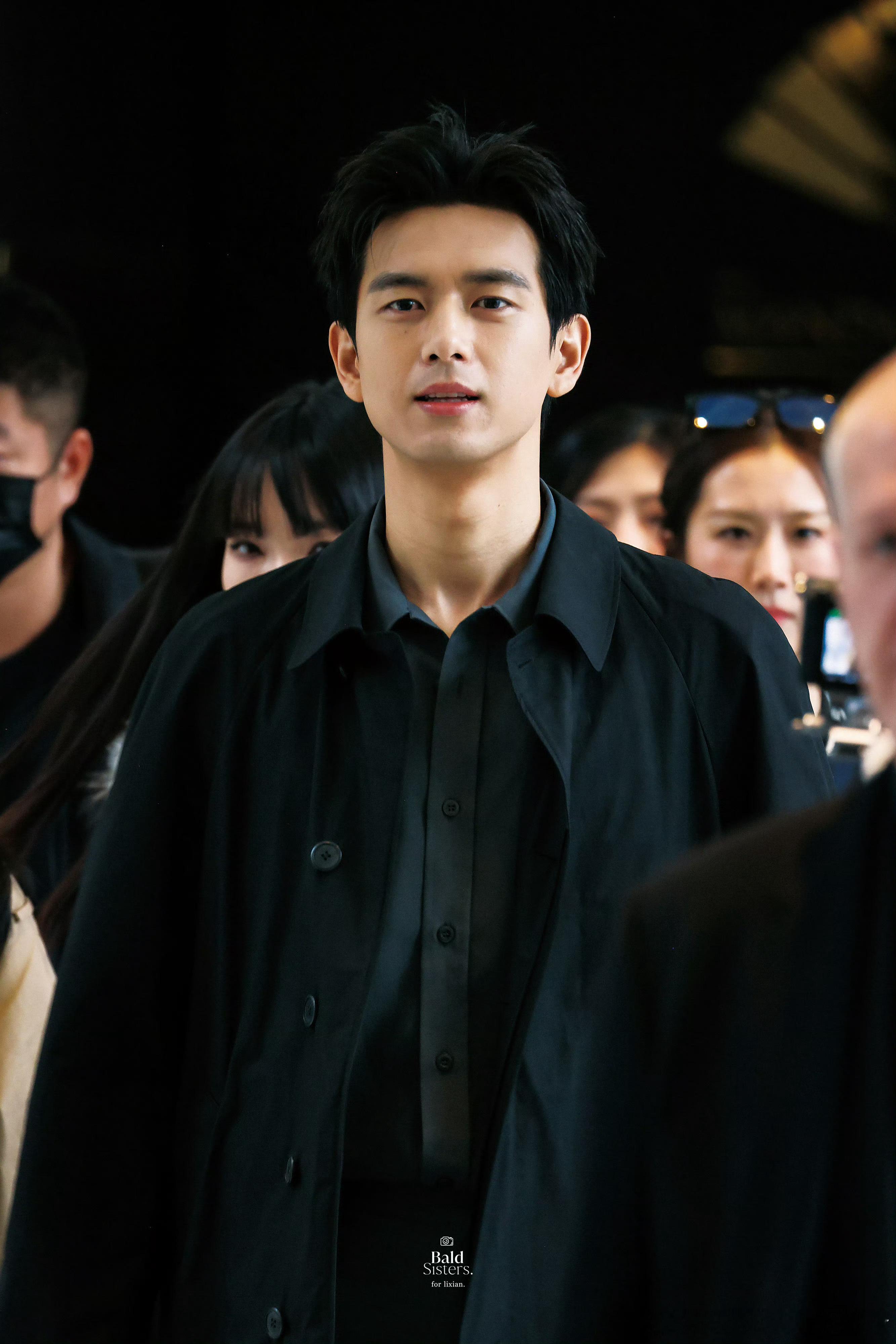 既陈麦冬又韩商言 三十半的李现气质复杂又勾人 