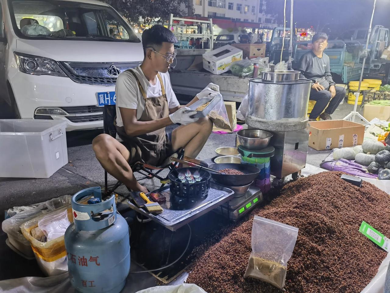 现场制作，现场加工，容易受到消费者信赖，也容易引起消费行为！未来的农产品营销应该