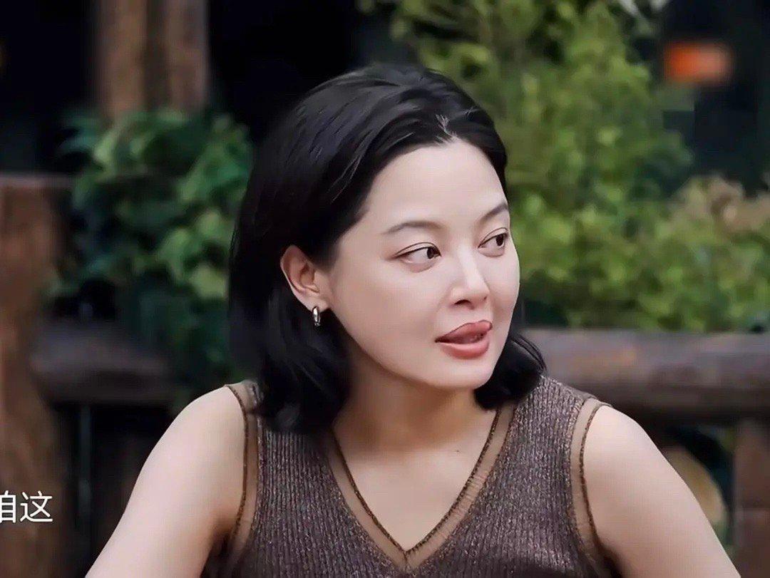 看《向往的生活》注意力全被辛芷蕾的嘴巴勾走了！一说话就忍不住盯着看，实在太抢镜。