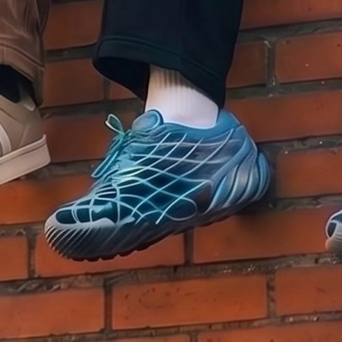 Bad Bunny x adidas F50 Ghost Sprint 三个配色