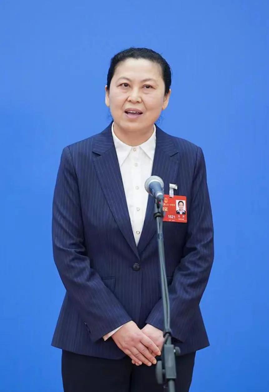 省主要领导今天调研网安基地建设，武大校长张平文、华科副校长冯丹陪同考察。华科冯丹