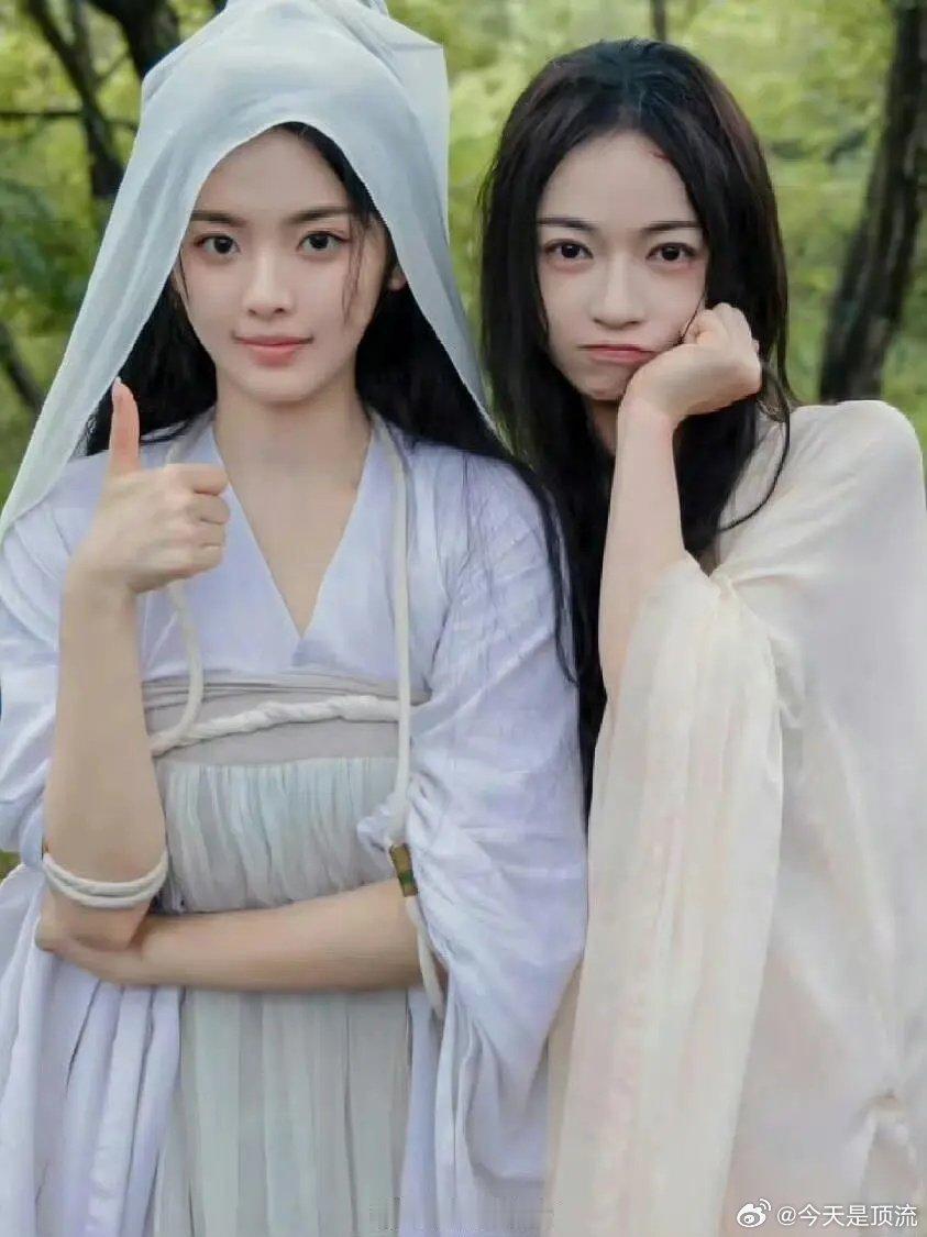 杨超越真的同框即艳压 ​​​