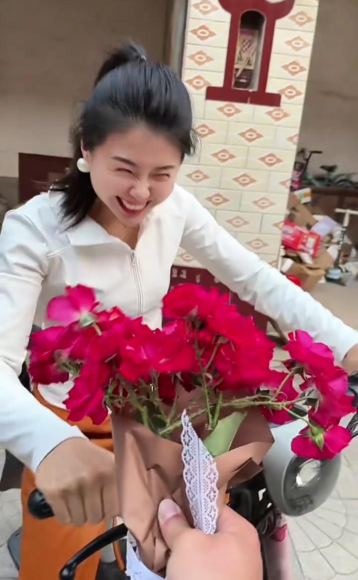 化了嘴唇，让我再无眼泪。