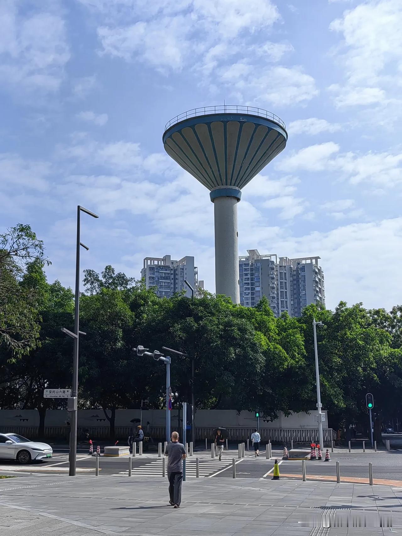 股市向上的空间不但有而且很大，但是绝对不是现在。现在让股市活跃的目的就六个字：“