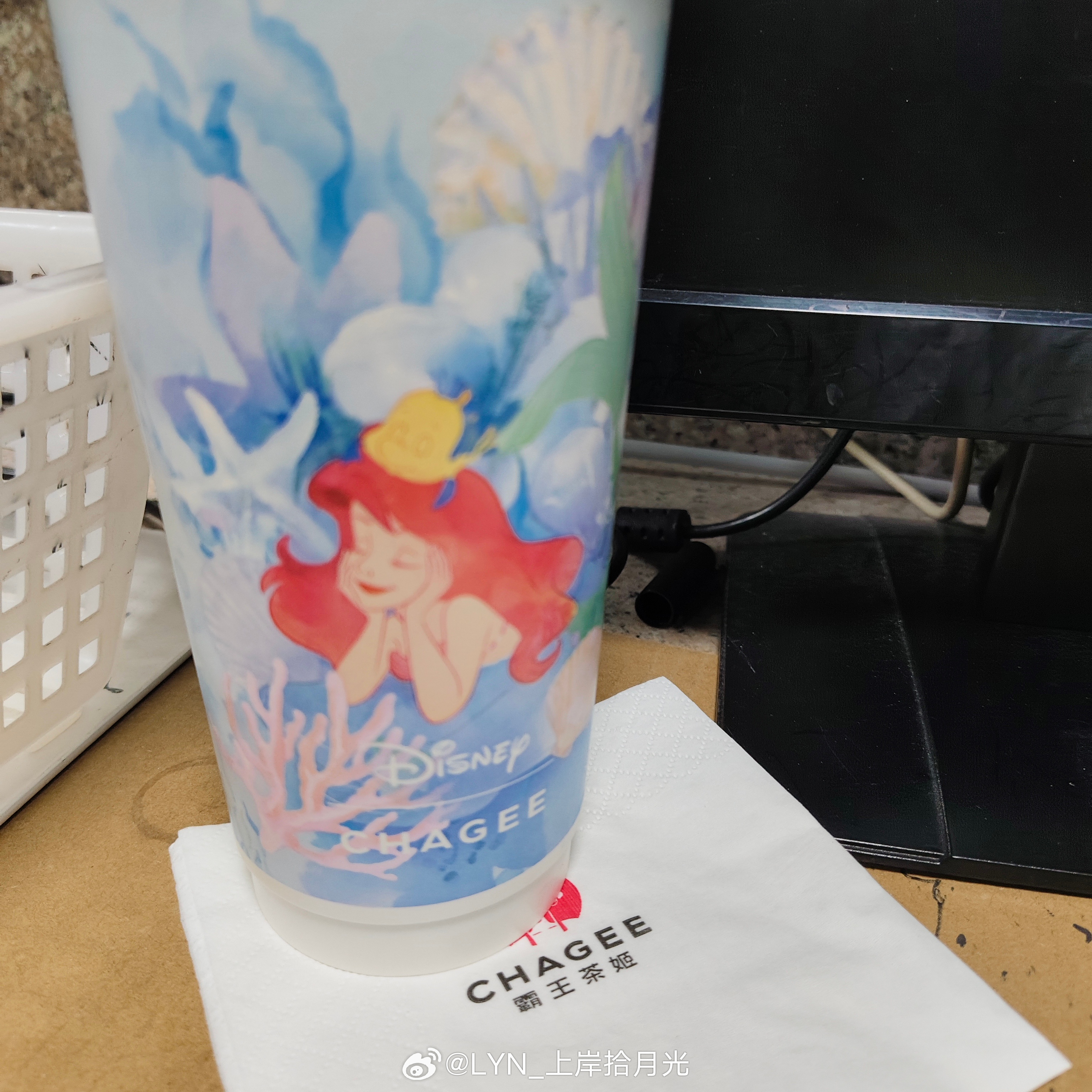 点了一杯含轻咖的桂馥兰香，果然也喝不了，喝的犯困，还有点胸闷[捂嘴哭]以后是一点