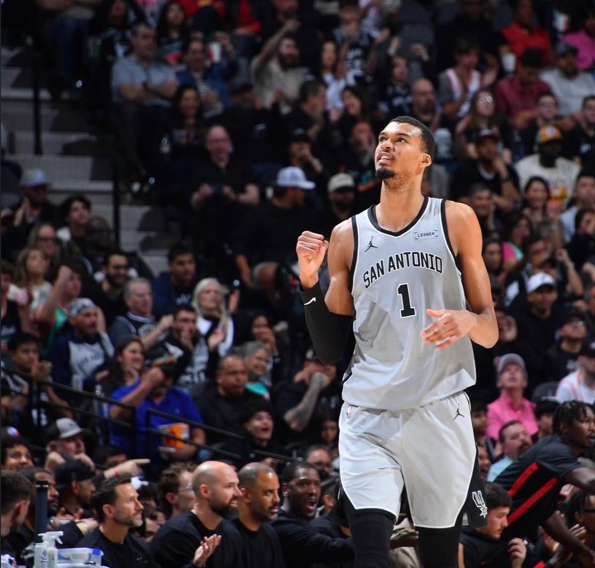 有奖竞猜！明天文班亚马的首秀数据（得分篮板助攻盖帽）截止明天赛前，猜的最快最准的