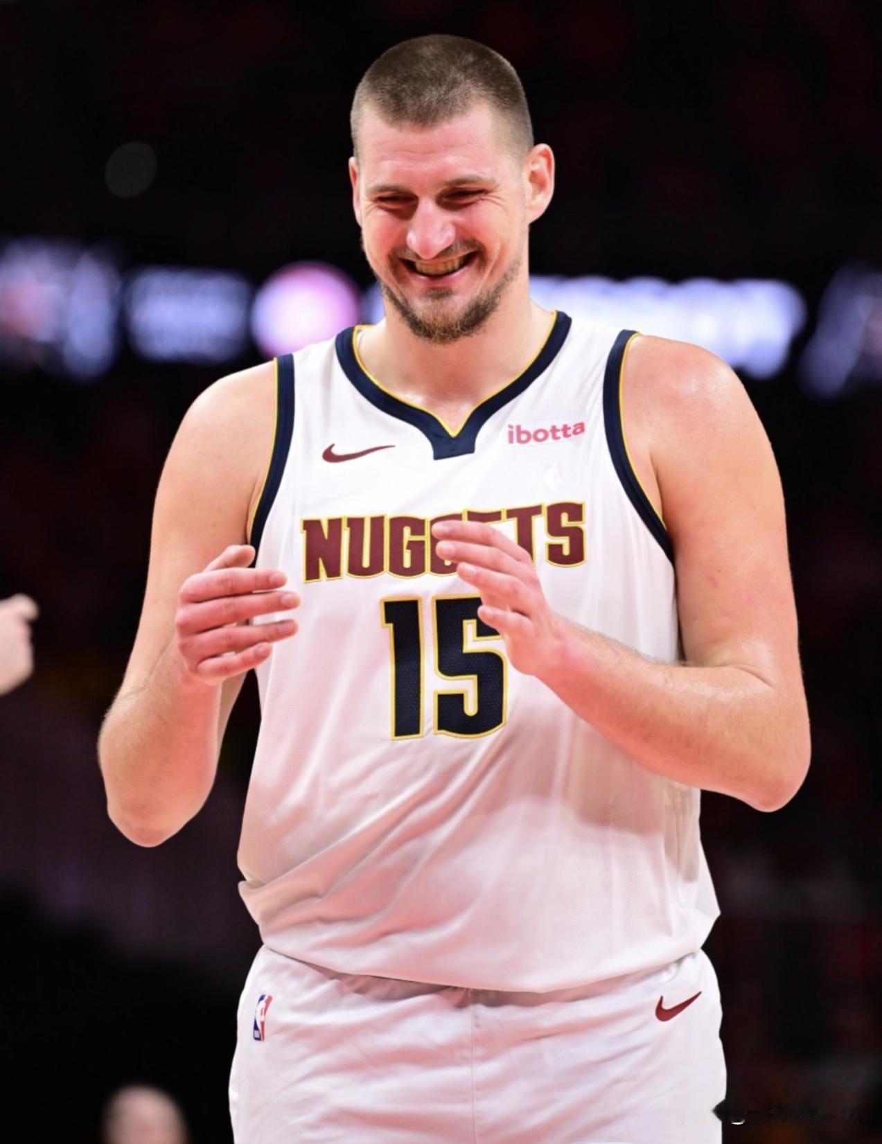 目前NBA能做到一人成立球队体系的只有这六人！大家认同吗？

约基奇

联盟独一