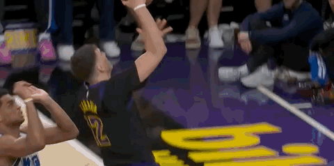 现场出现干扰球，裁判没吹！魔术vs湖人