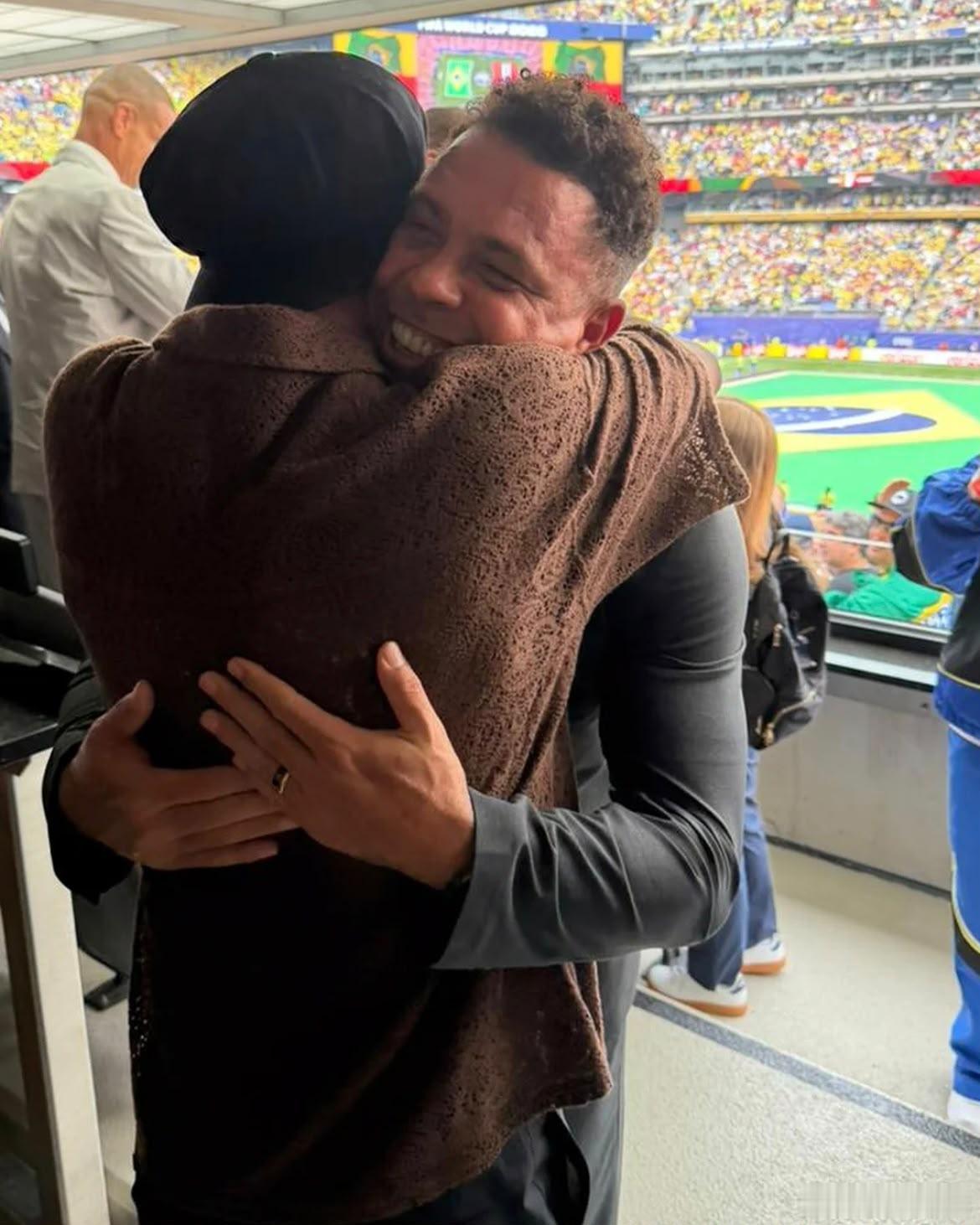 2026世界杯 Ronaldo e Ronaldinho！你也过来了…走，换衣服