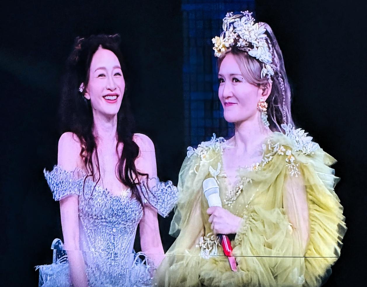 谢娜演唱会满座，我们这辈人看不懂，年轻人却哭了。

我们听歌那会儿，哪有什么演唱