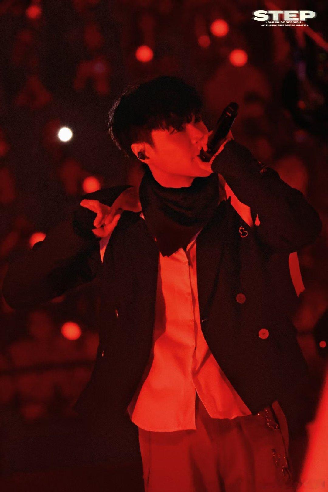 张艺兴[超话]  张艺兴下一个三月再见  张艺兴郑州演唱会 张艺兴好用心啊，演唱