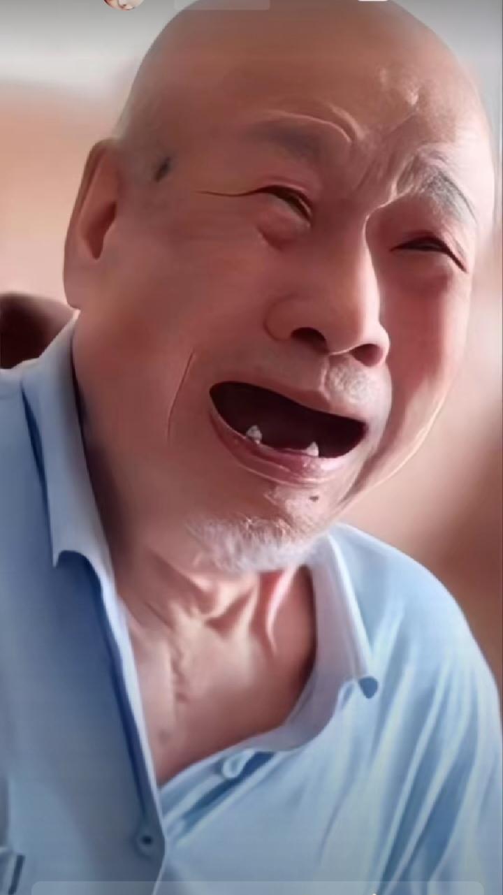 催人泪下!老人因找不到自己的老伴，在家中急的大哭。儿媳妇说:婆婆病故己走二十多天
