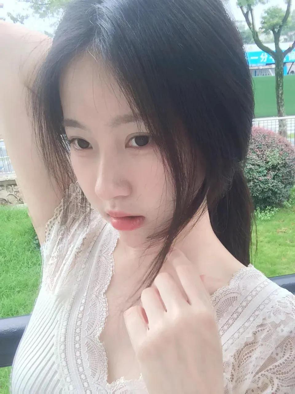 如果 100万和她只能选一个，你选哪个