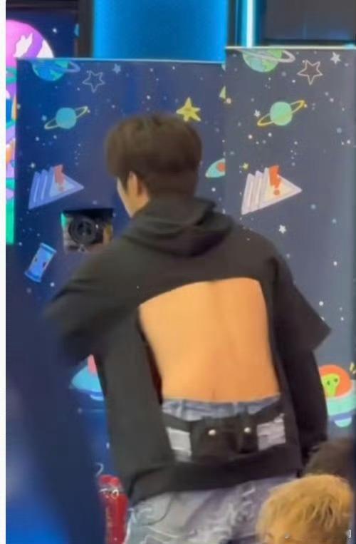 啊？刘耀文上的是正经节目吗刘耀文怎么不露前面