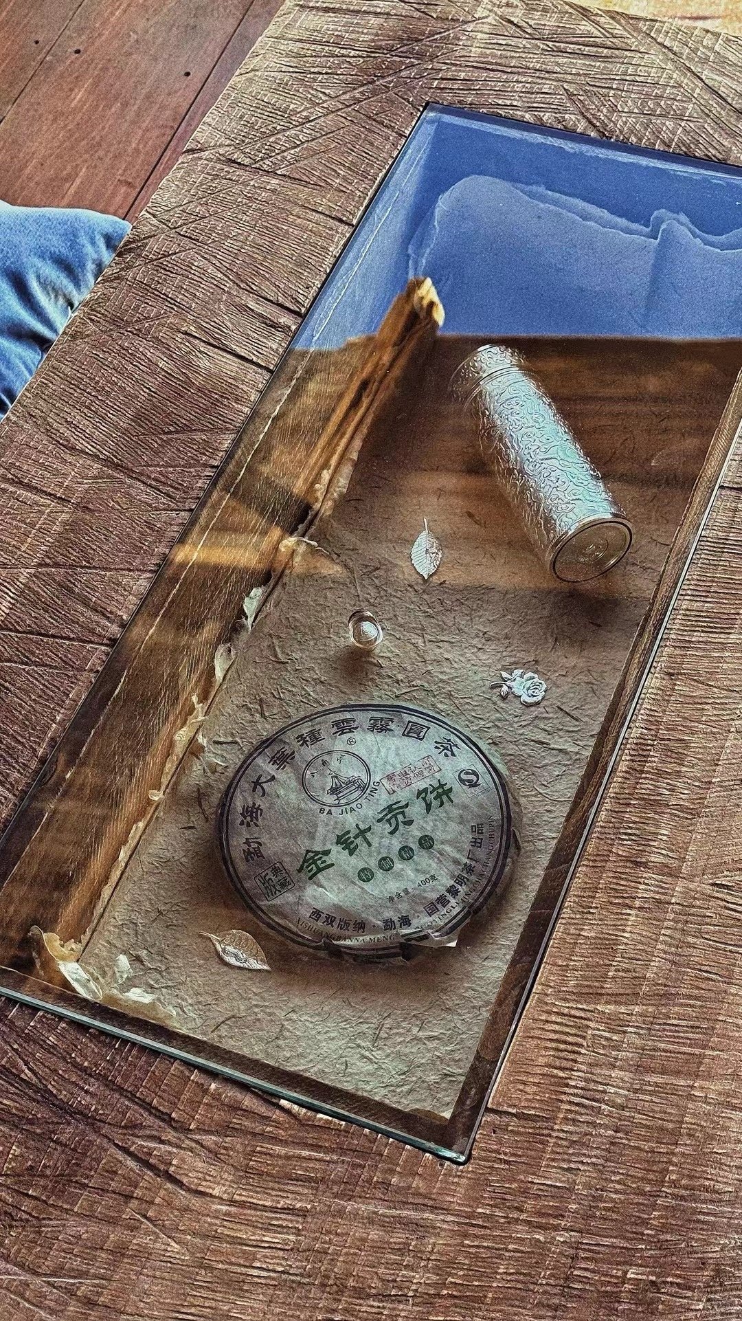 我们客栈有一款（我设计·卓制作）的茶几桌子，任何喜欢老木家具的朋友都值得看过来，