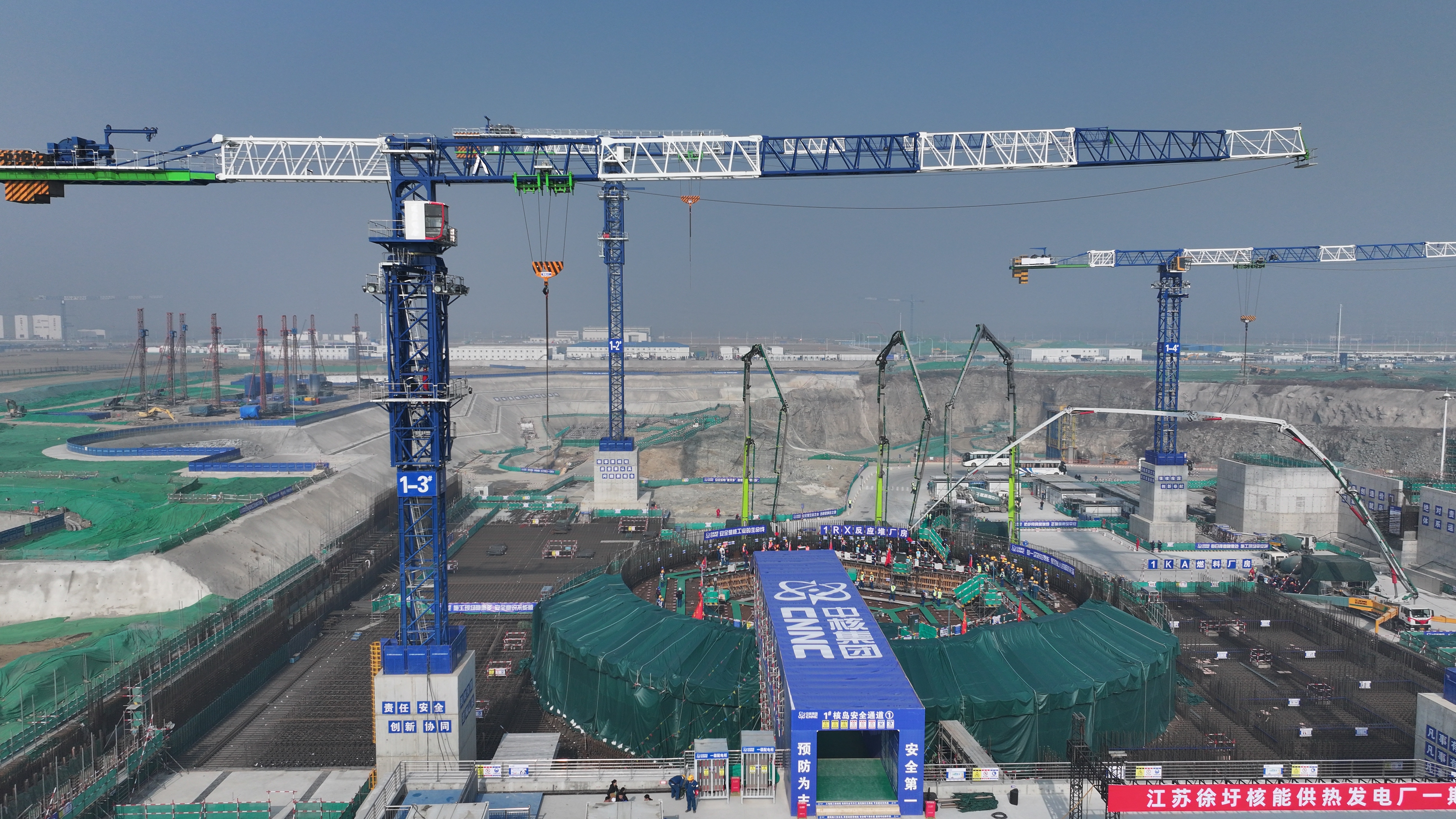 看双堆耦合拿捏低碳密码2026年1月16日，全球首个双堆耦合核能综合利用项目在江