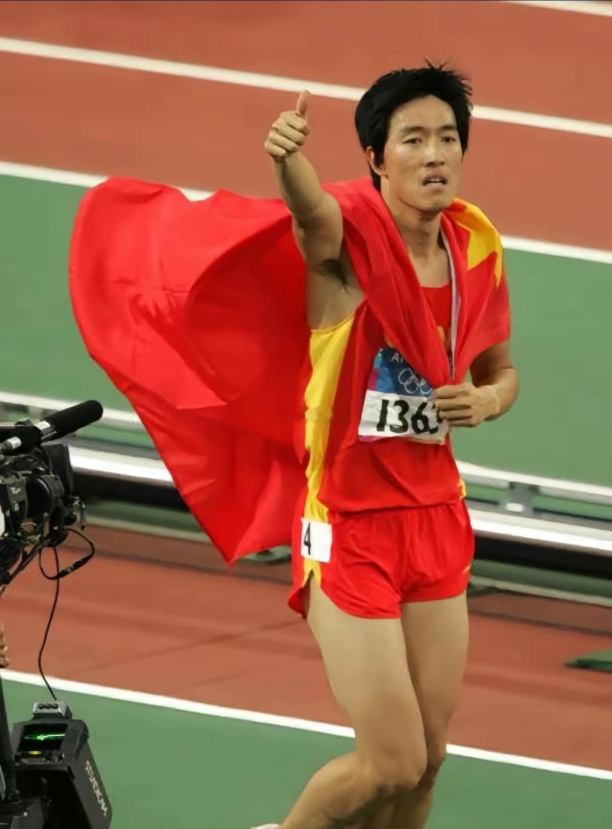 有本账。很多人没算过。刘翔那十几年税前总收入五个多亿，按当时的分配政策，地方上分