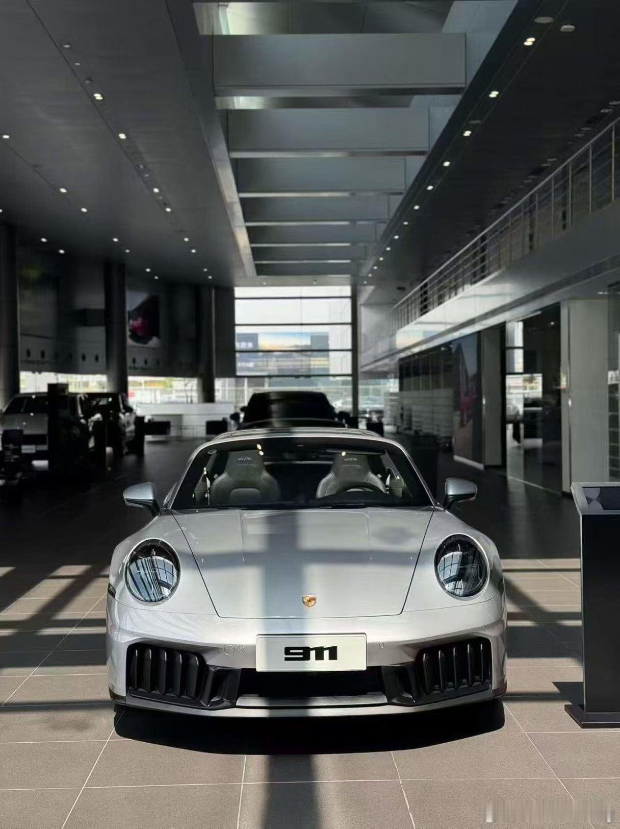 26款911 Targa 4 GTS  GT银/黑/黑 全款含豪车税裸车价格24