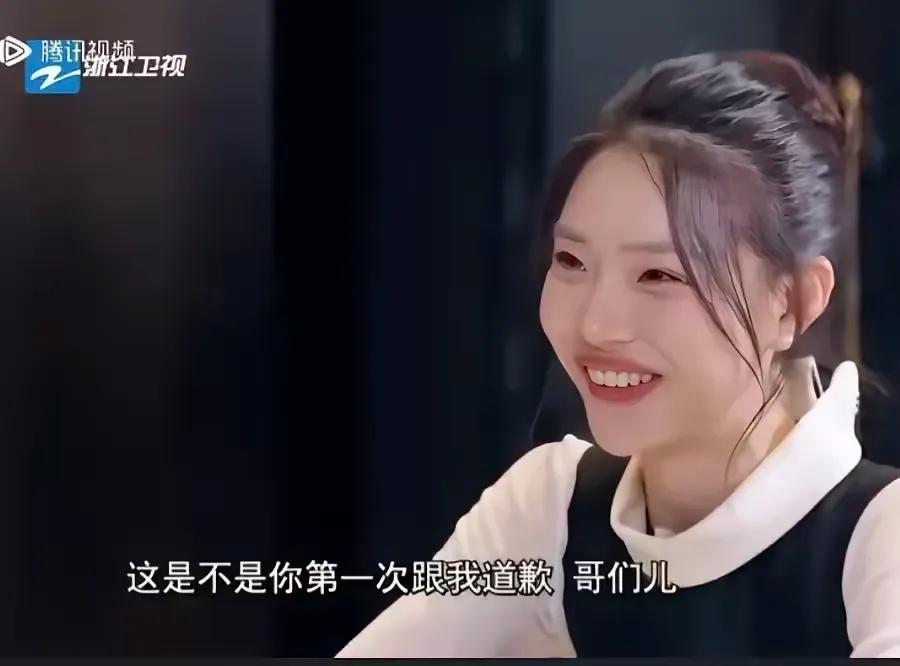 黄炎老婆，我劝你一句，要有自知之明。

你老公一个月给你十万，你不会全都花光了吧