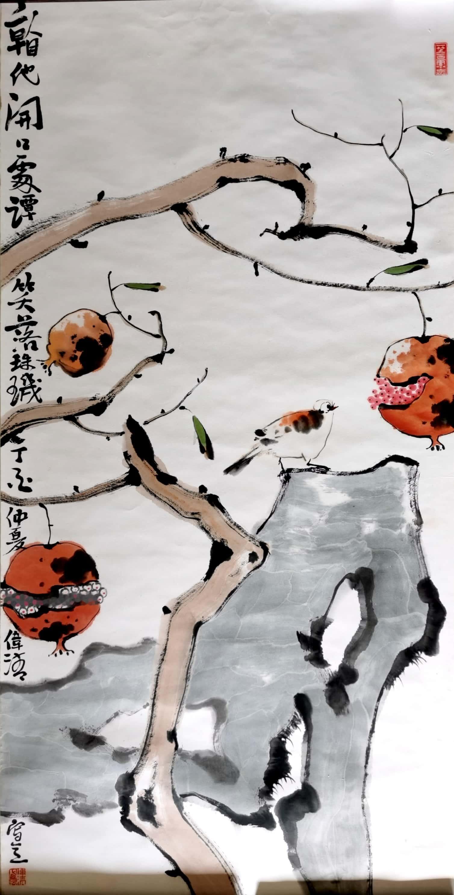 【石不能言，榴自开口】画中奇石无言，却以墨色纹理承载岁月；石榴有口，却以裂痕吐纳
