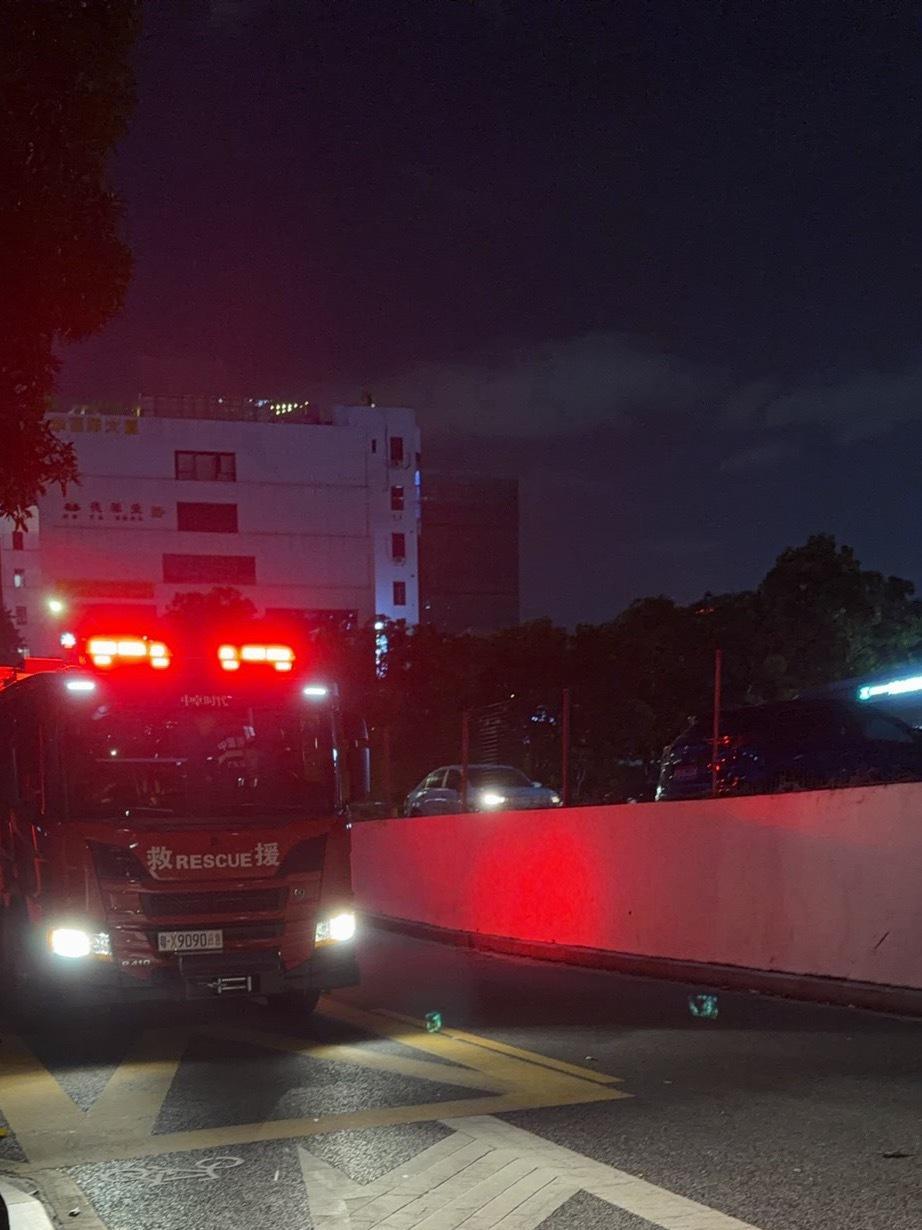 谁懂七夕节大晚上不回家并不是因为有情况而是因为小区停电消防车救护车全来了吓得我赶