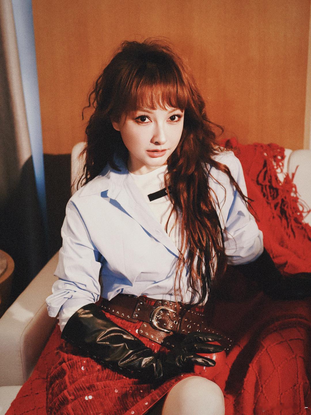 吴昕谈在快本时人气低记忆中她在快本很多时候都站在旁边，偶尔是被调侃的对象，但是一