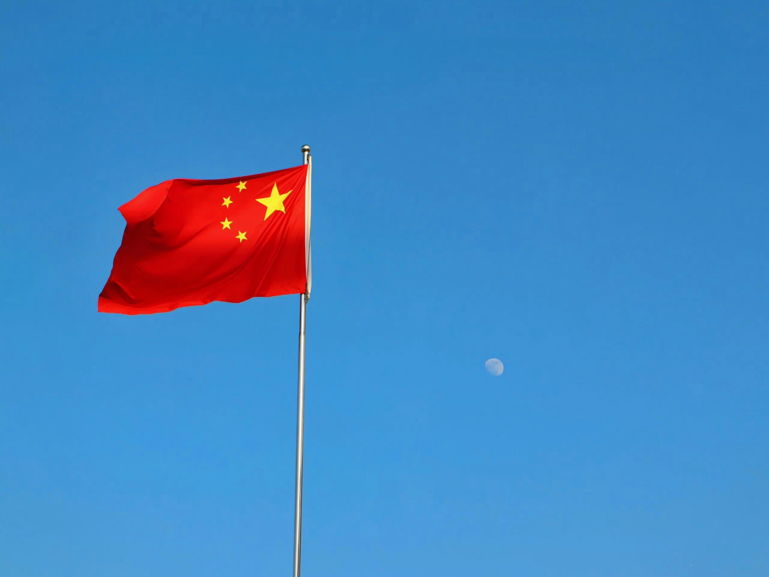 🇨🇳你看，蓝天下的这一抹红，真耀眼🇨🇳🇨🇳#国庆节# ​​​