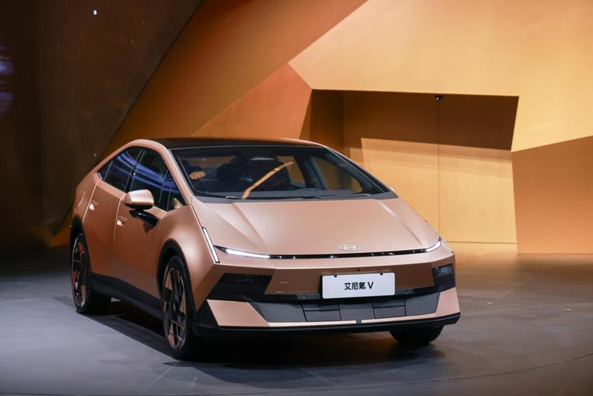 作为一款合资车企的作品，艾尼氪 V（金星）的智舱表现太让人惊艳。高通骁龙8295