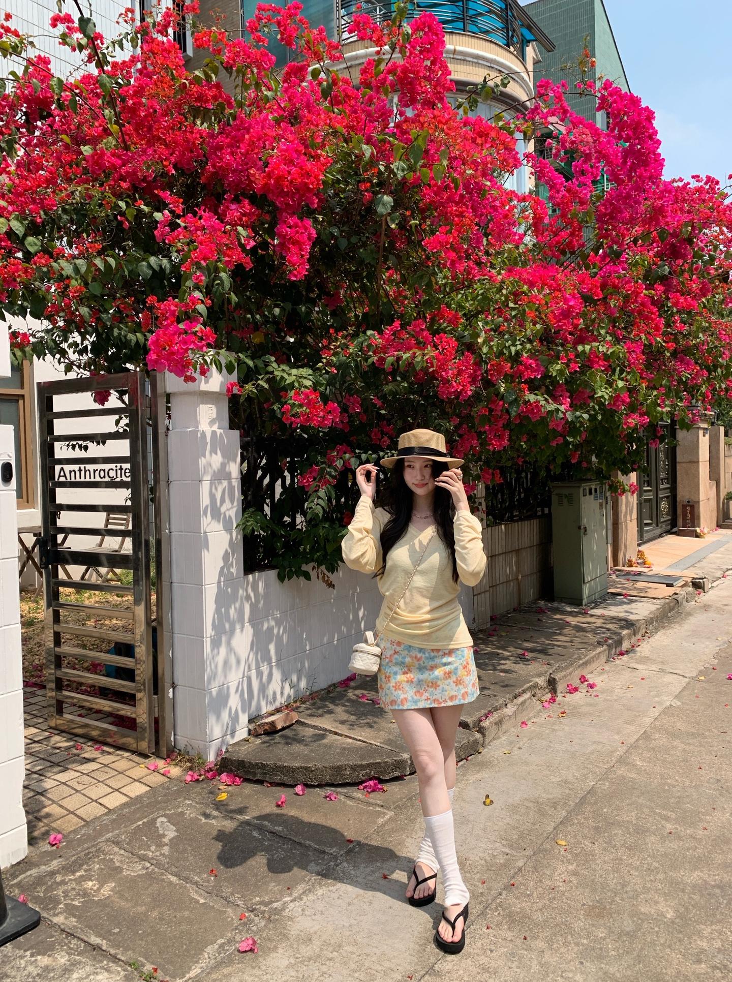 韩系高级感穿搭合集🥨。黄色罩衫➕碎花半裙➕草帽 夏日度假少女💐 白...