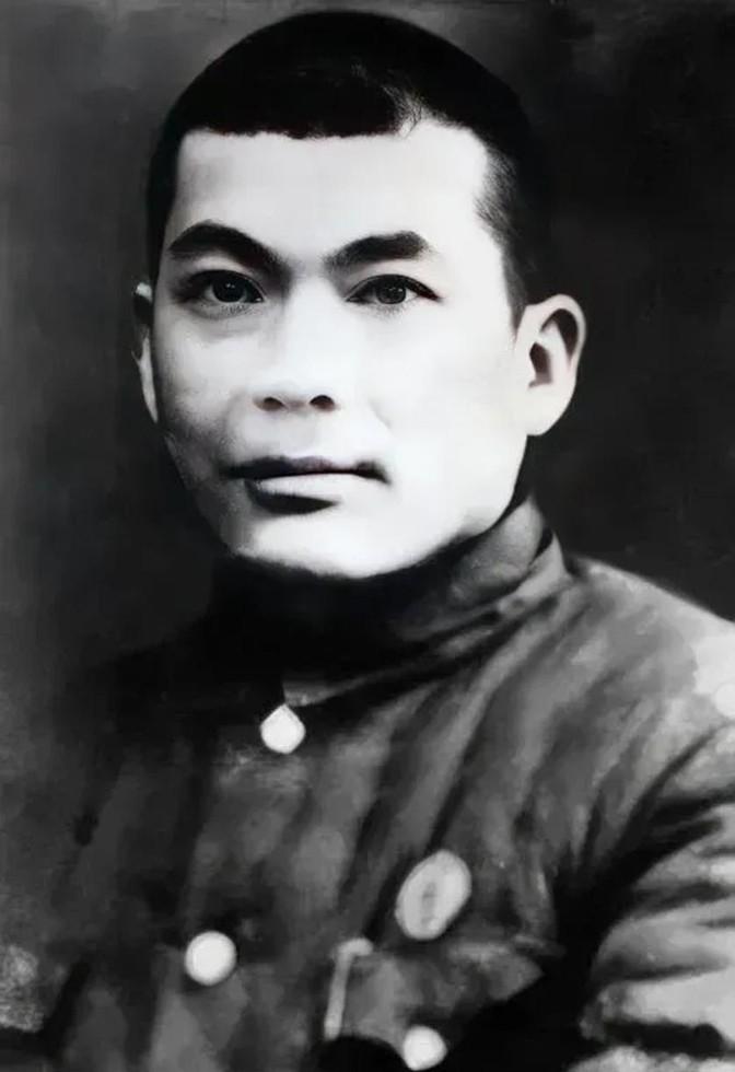 1941年，牛子龙杀掉了军统豫站站长，没过多久，上级请他喝酒，想借机除掉他，牛子