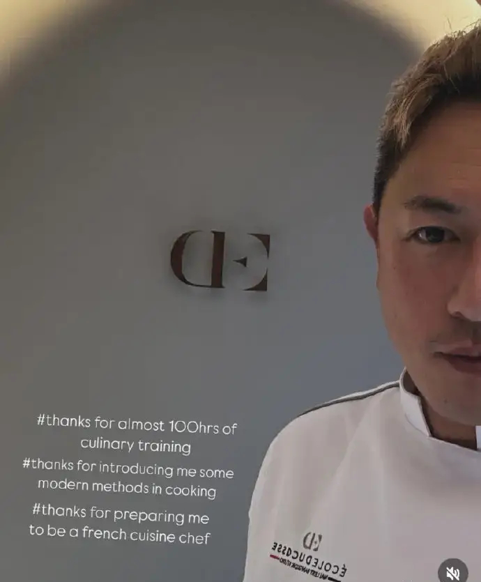 陈键锋自曝已成为法餐厨师 此前因遗传性疾病淡出娱乐圈 陈键锋晒出一张穿着厨师制服