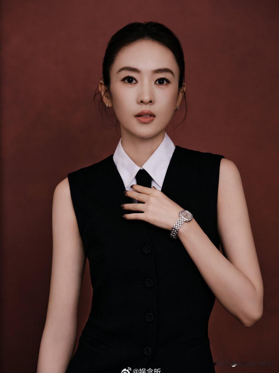 自身努力，有代表作，入行20多年深耕演员行业，踏踏实实做事，堂堂正正做人，这个评