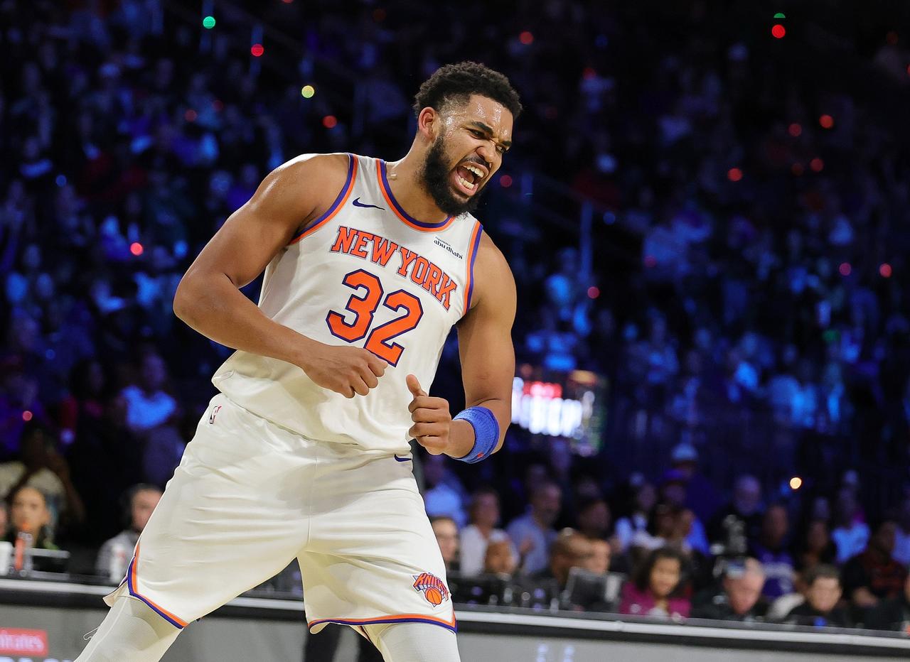 看NBA上咪咕视频，据名记Shams报道，消息人士透露，冠军中锋唐斯与尼克斯之间