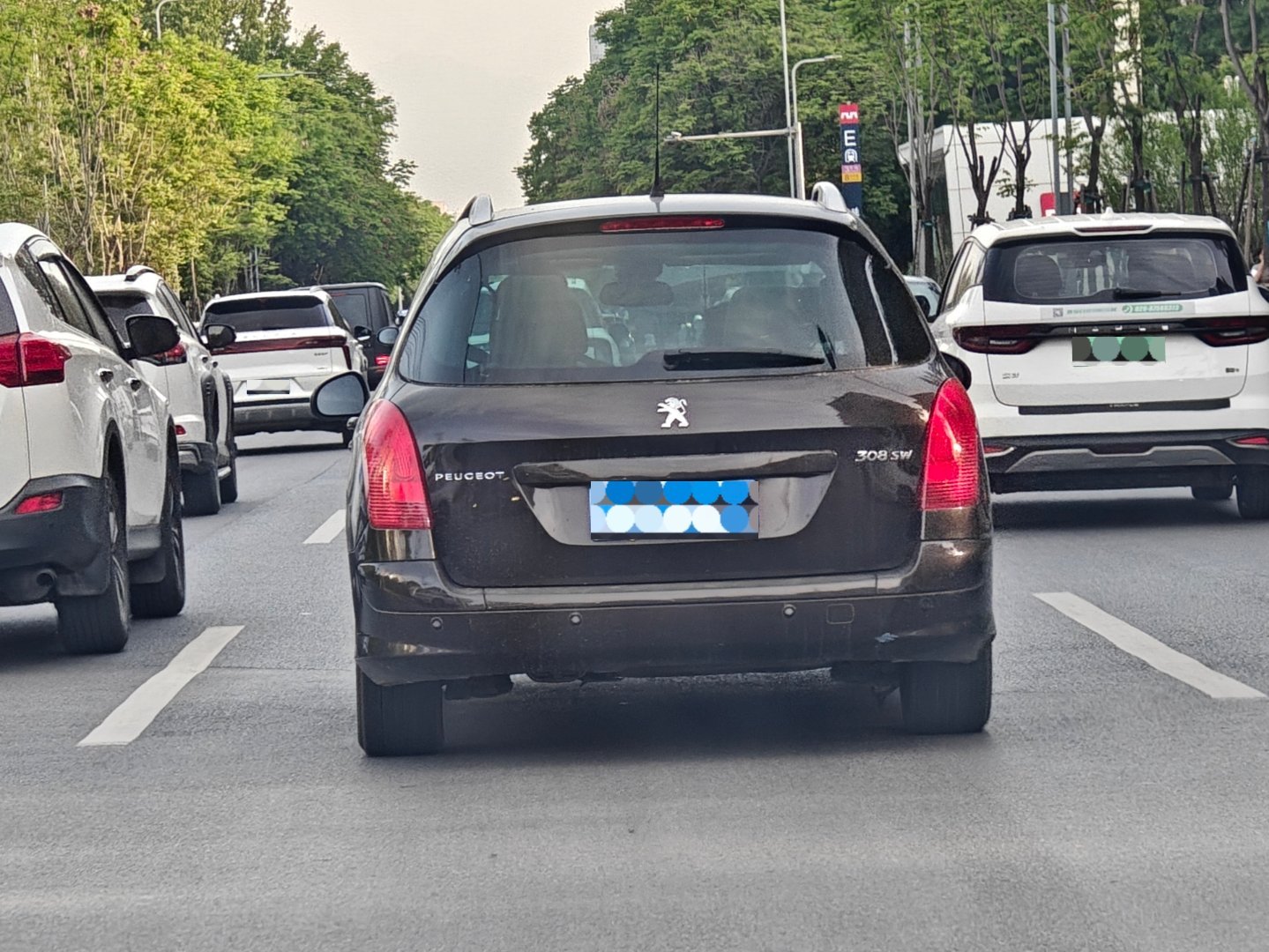 西安小众车是真多，早上还看到一辆leon 