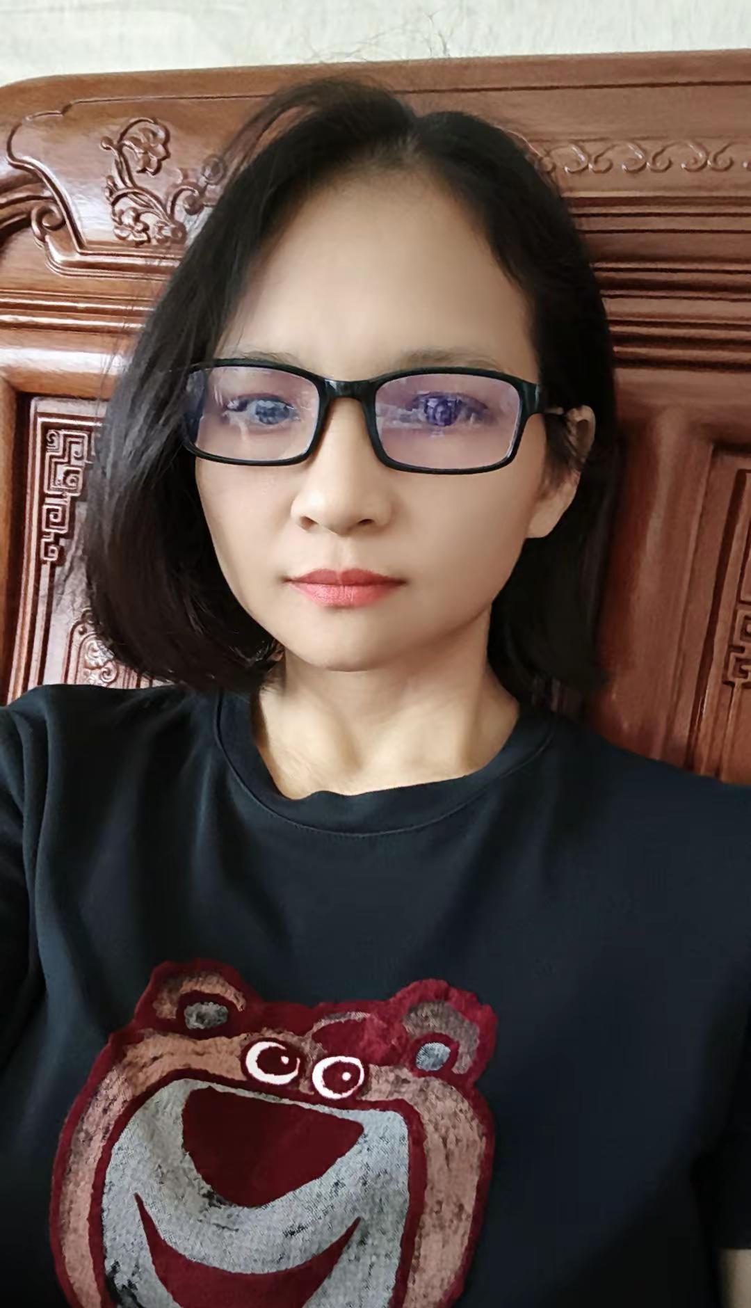 岁月不及念，一晃又一秋有人再见，有人再也不见，这世间总是事事值得，事事也遗憾，一