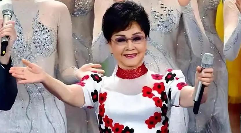 李谷一在头条分享的往事里，最引人注目的就是1983年那件价值五块钱的的确良衬衫。