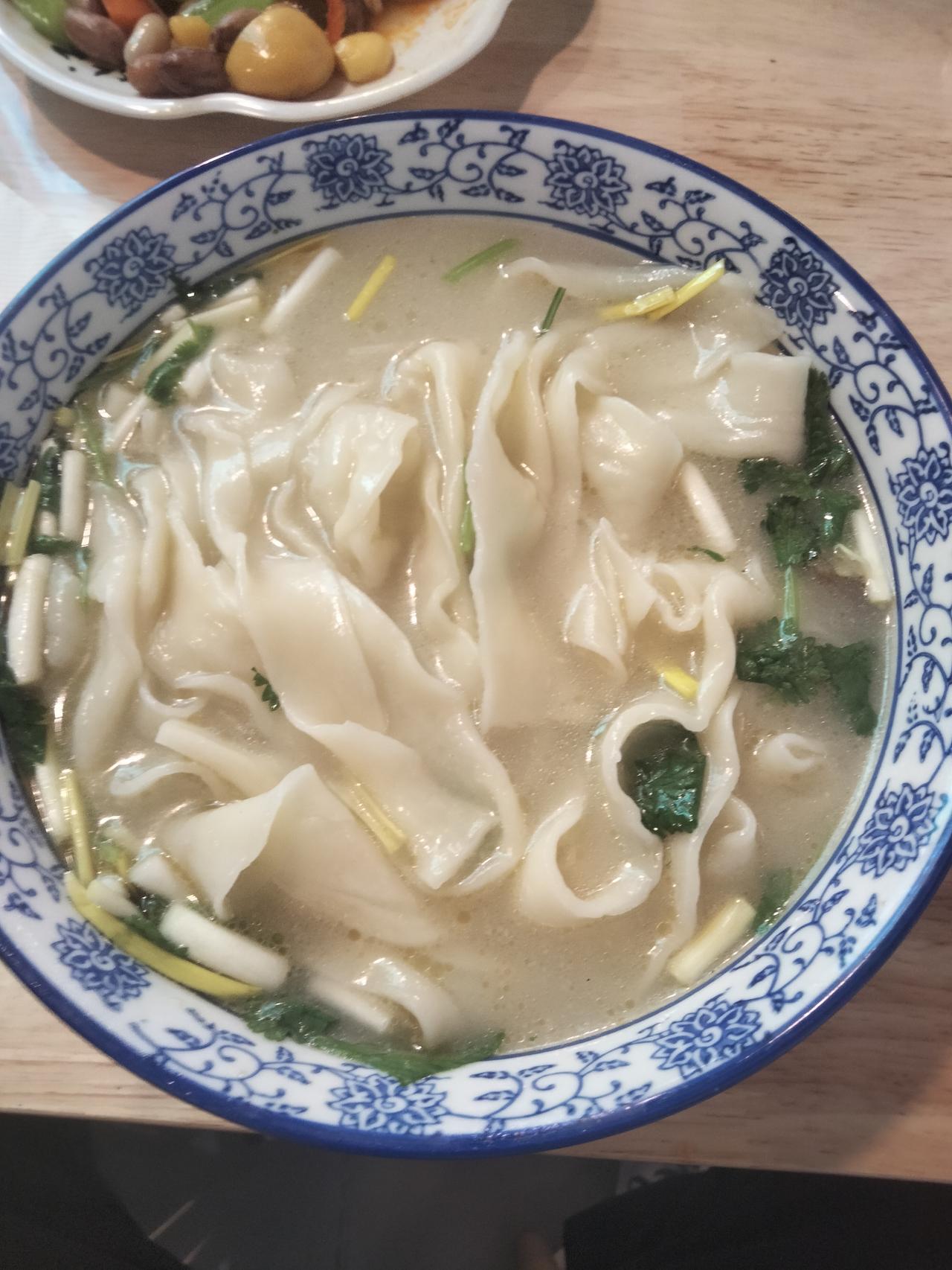 一碗清汤烩面，吃尽酸甜苦辣。